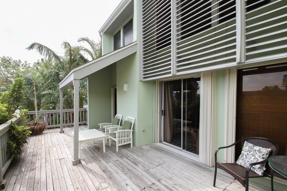 Plenty of room on the back deck!!