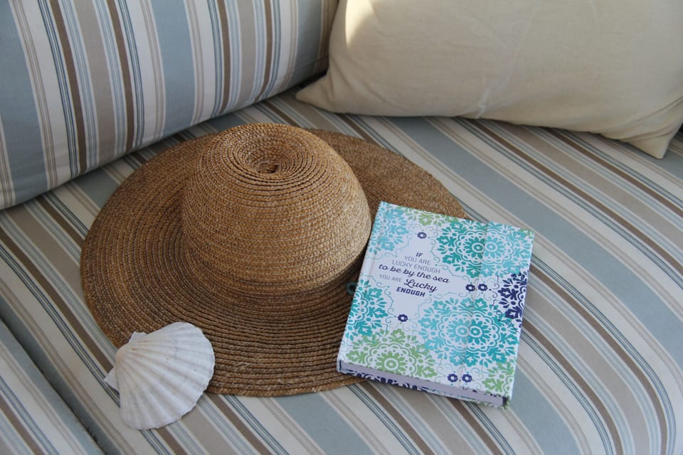 Read or write your own story of your stay in the Lilypad diary