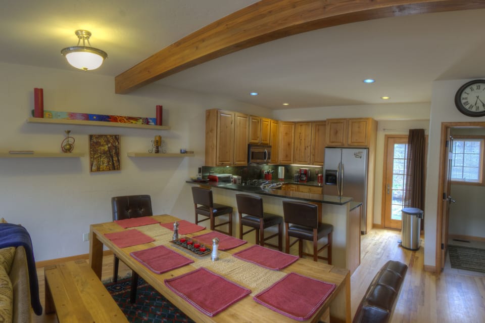 Great cooking space and lots of cook-wear.  Easily cook for parties of 10.
