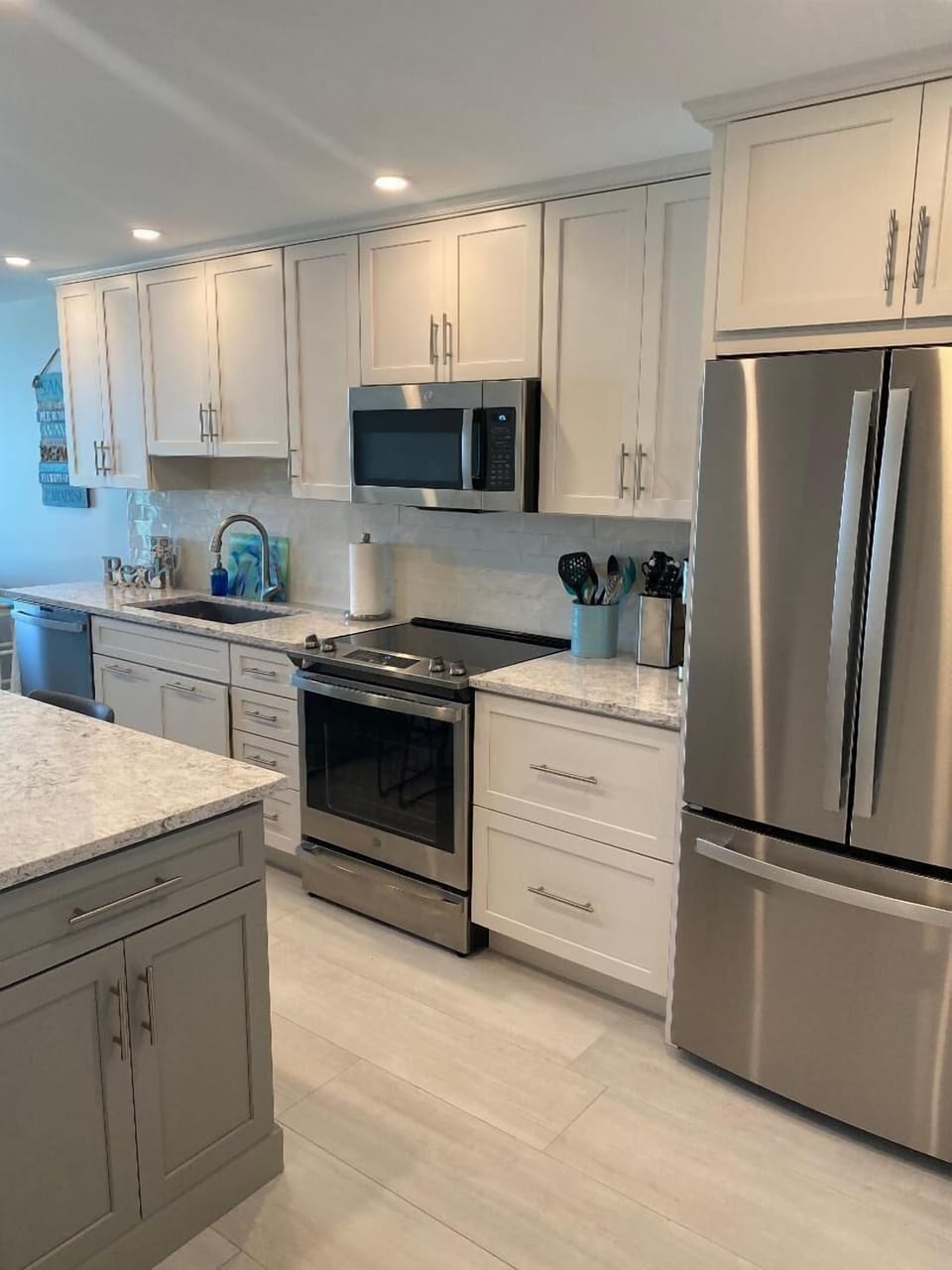 Updated kitchen. Seats 4 at the island.
The lower kitchen ceiling has lifted!
