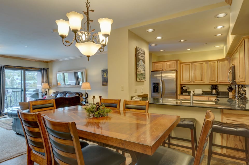 Dining room, kitchen, breakfast bar