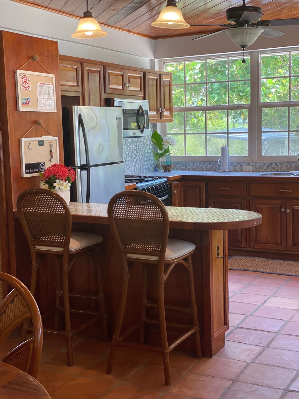 Kitchen Breakfast Bar