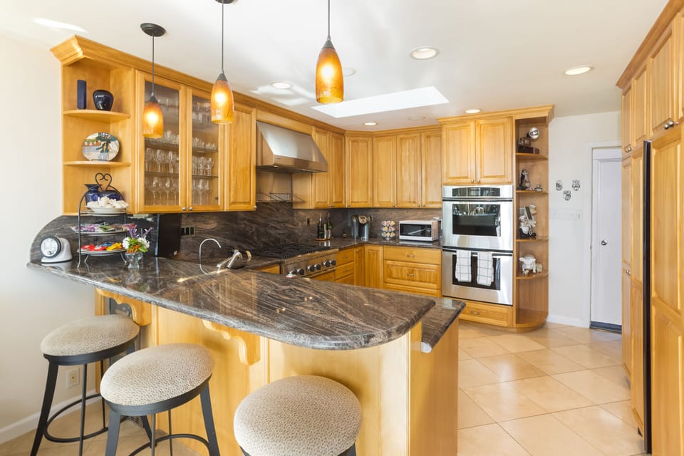 Super kitchen. Great for cooking & entertaining. I designed it.I love my kitchen