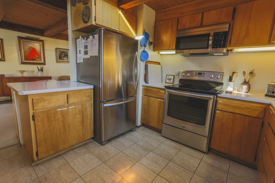Extremely well-equipped kitchen with convection range