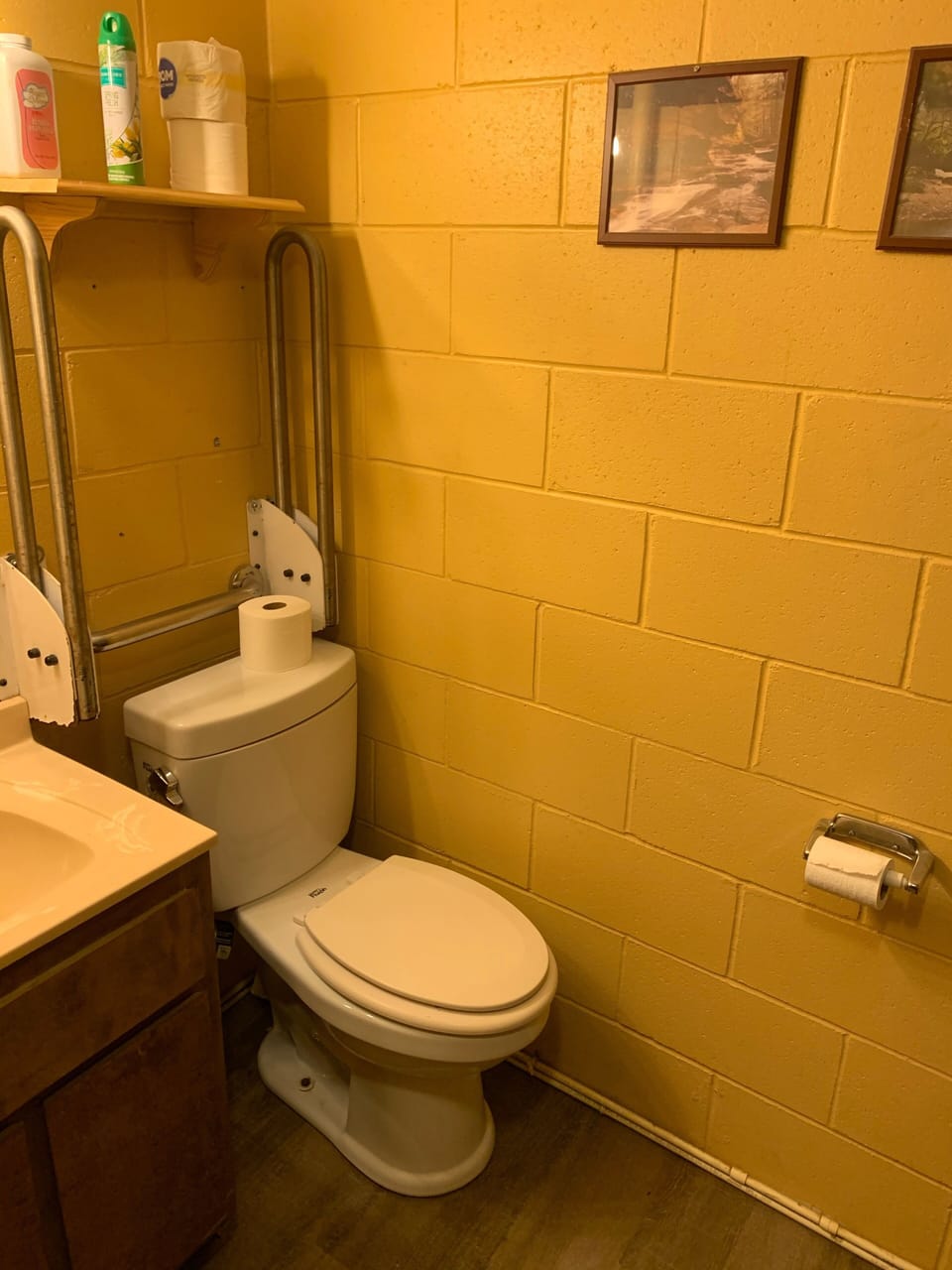 Bathroom (ADA-capable)