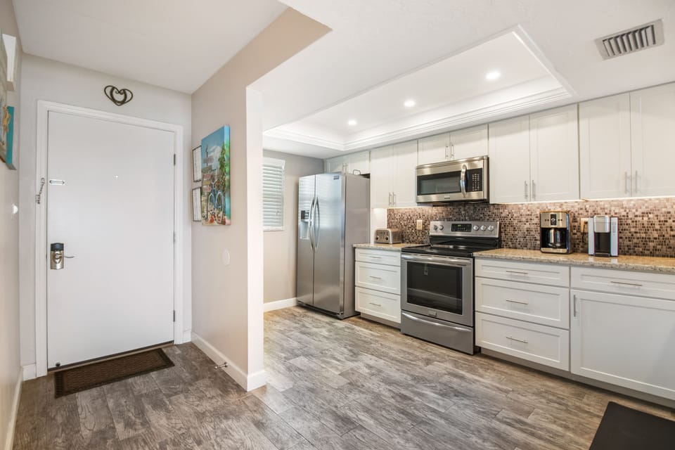 Newly remodeled kitchen and appliances!