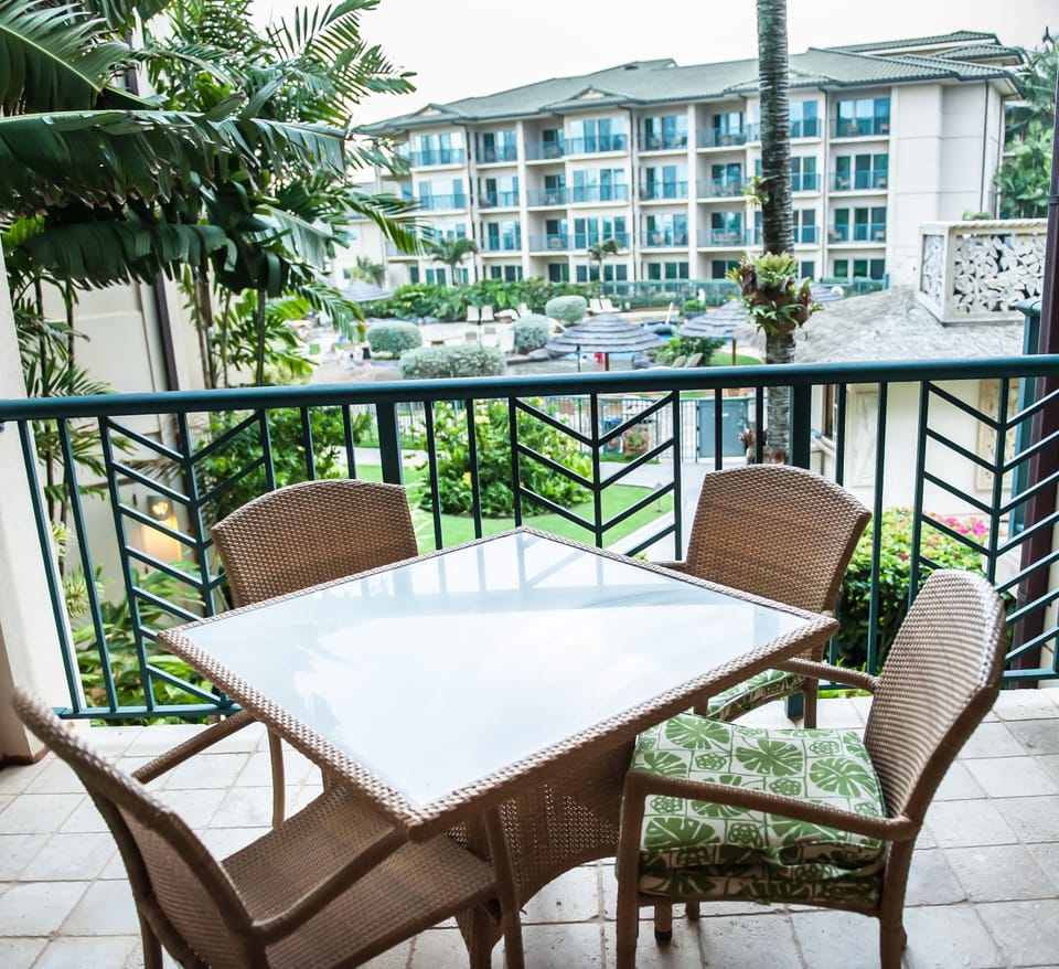 larger deck is great place for dining
