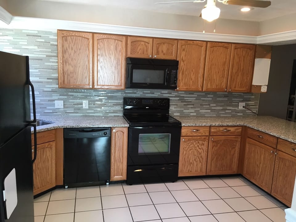 Open kitchen with plenty of work space/Granite counters