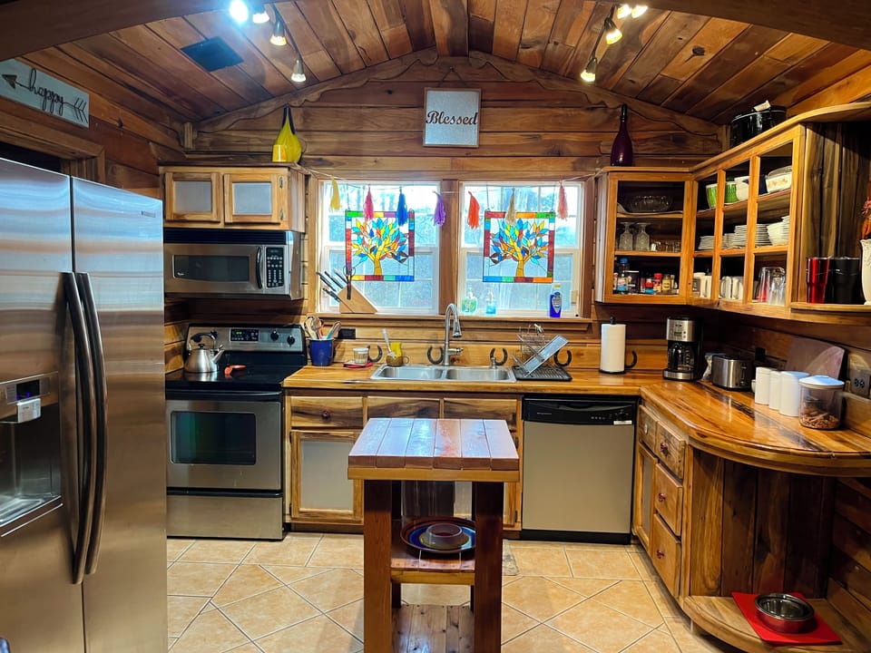 Full kitchen