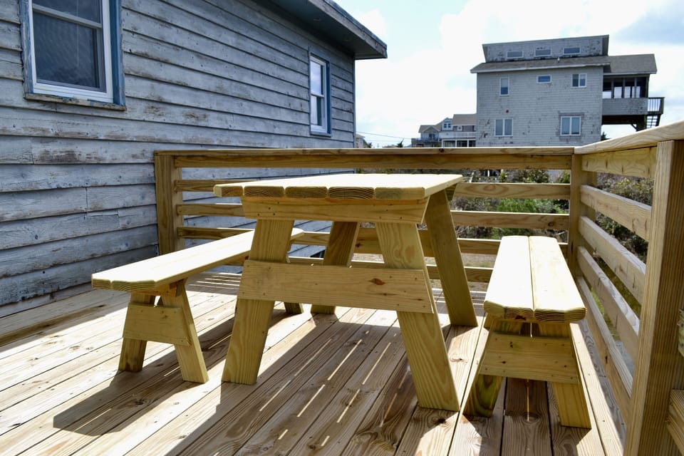 Have your steamed seafood out on the deck!