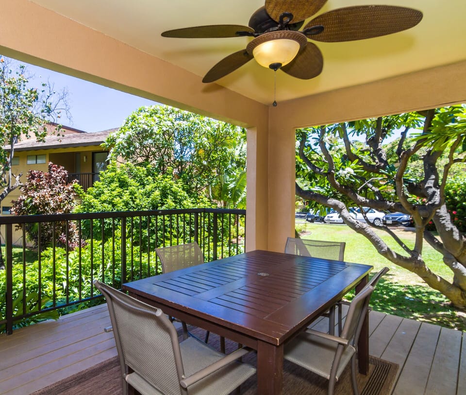 Lanai Space with lush tropical view, a great place to enjoy meals

