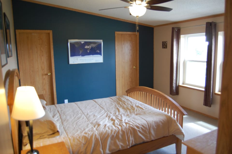 Queen Bedroom