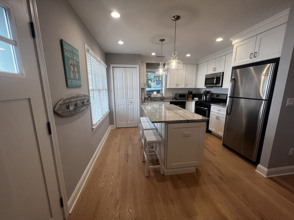Updated kitchen with all you need 