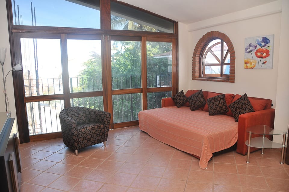 30 Ft Master Suite converts to 5th bedroom with full Queen Mattress
