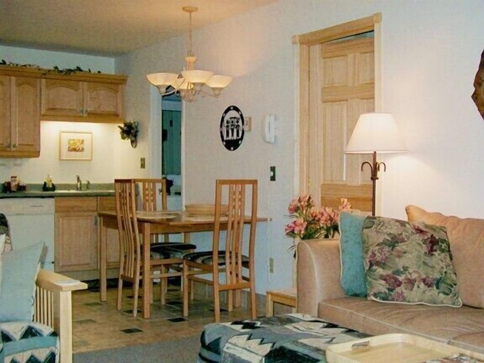 Dining table expands to seat six 