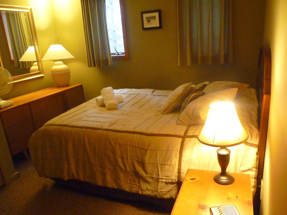 Upper level. Bedroom n.2 Hideaway Chalet