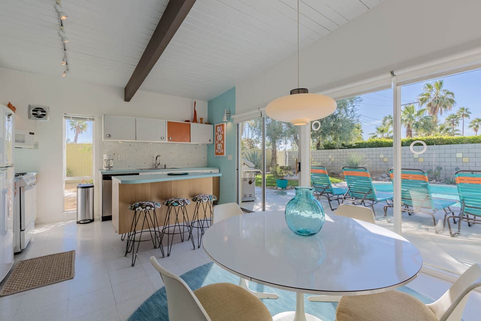 Kitchen & Dining