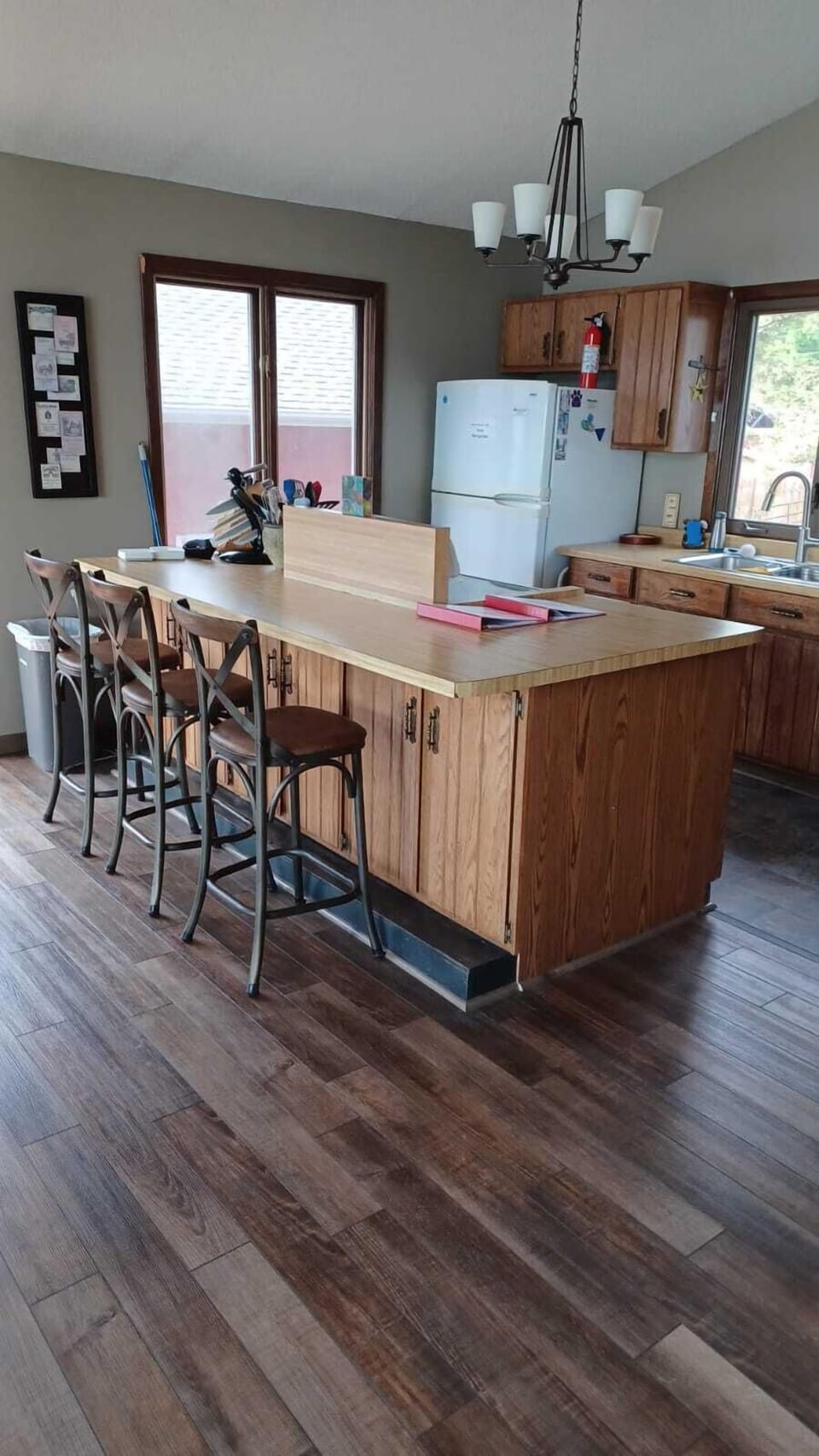 Kitchen area. Options for extra seating at the kitchen island.