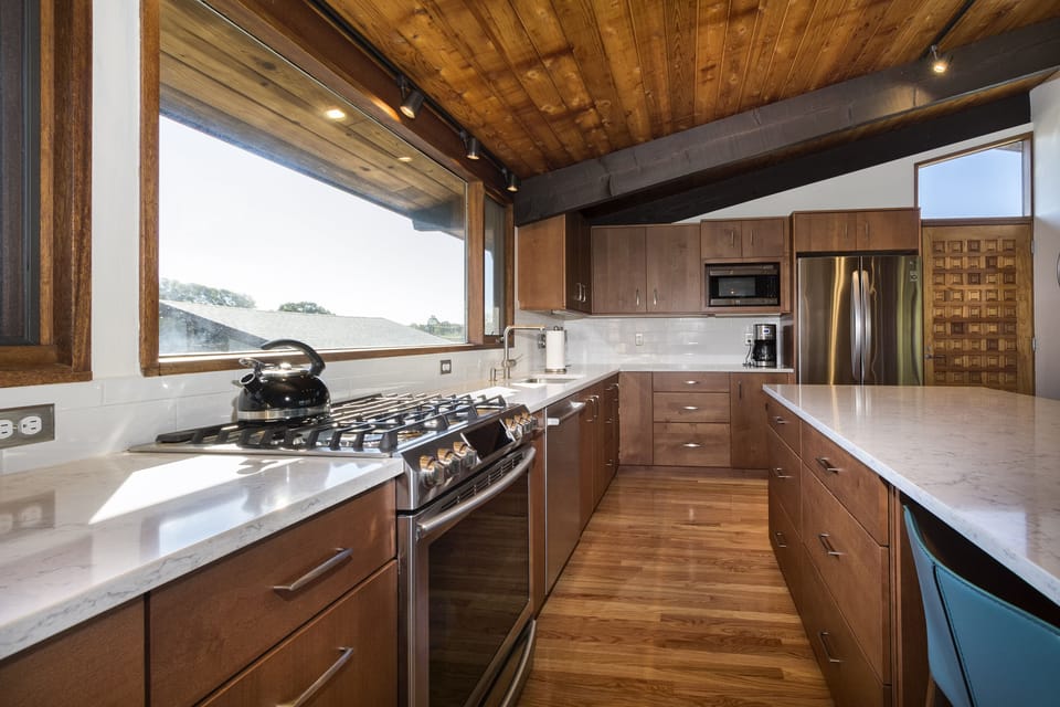 Gas range, all new appliances