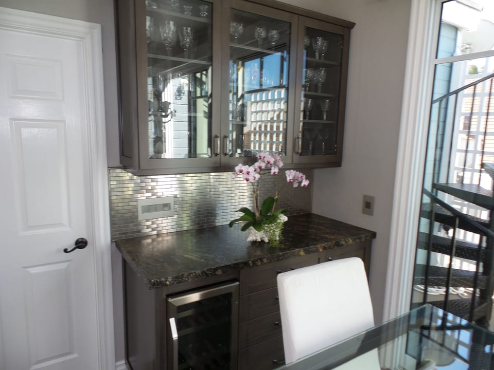 Dining/Bar/Glass Area