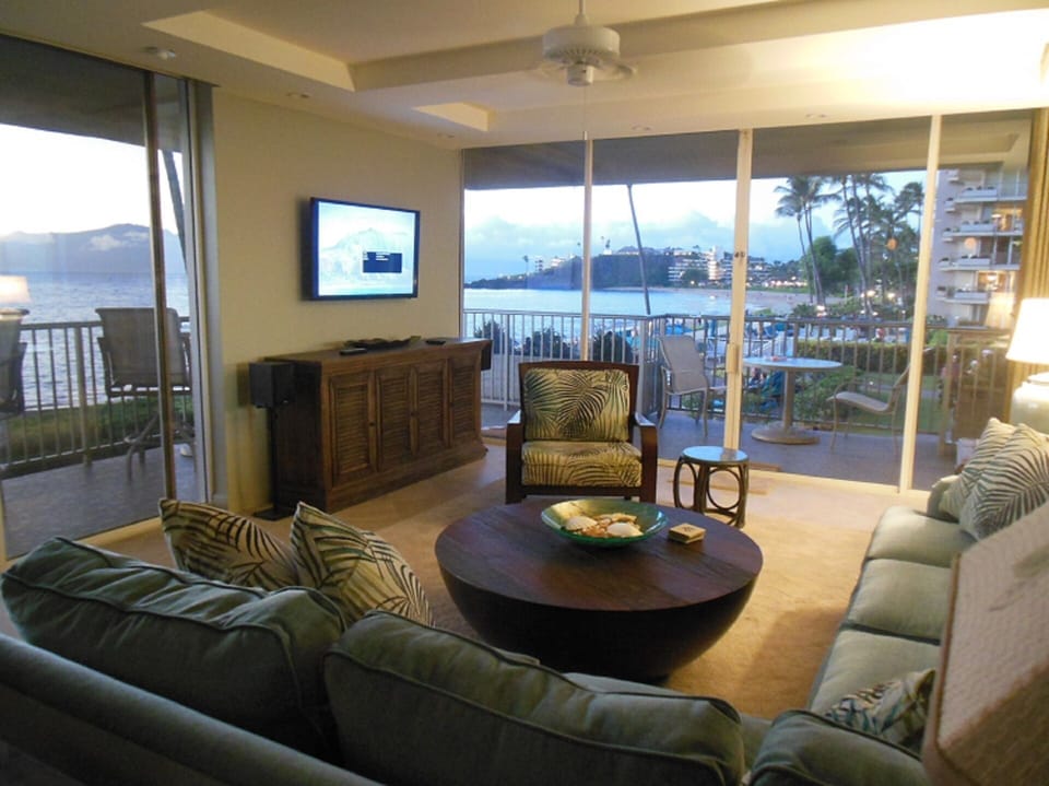 LIVING ROOM WITH VIEWS OF BLACK ROCK AND ISLANDS
