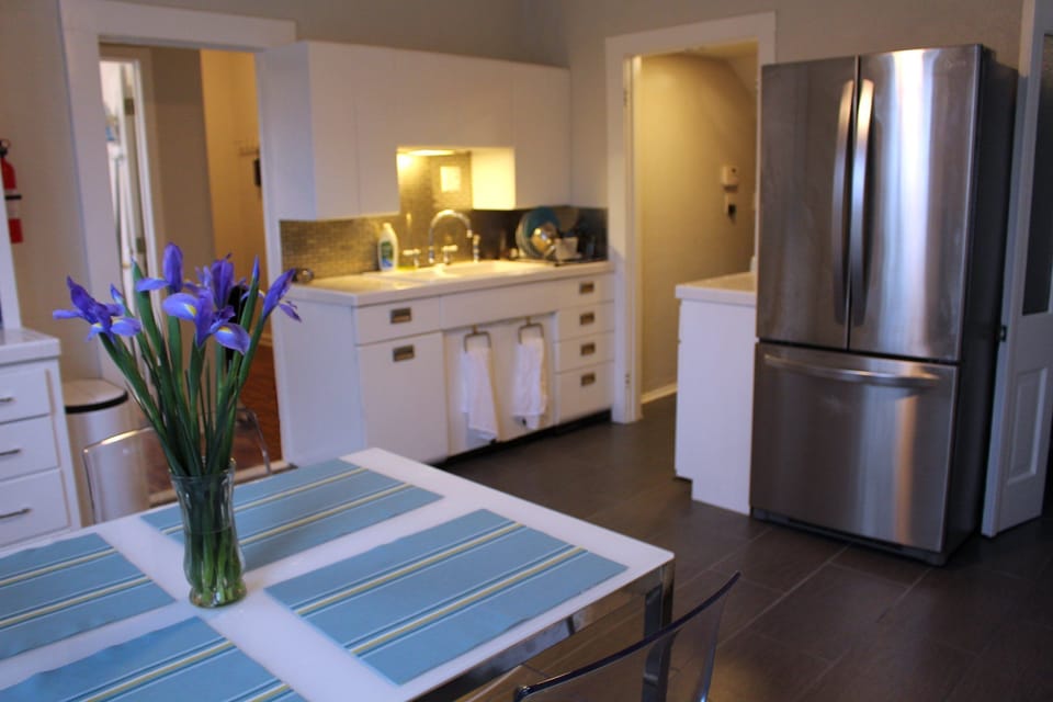 Kitchen now has a kitchen island not shown in these pics.