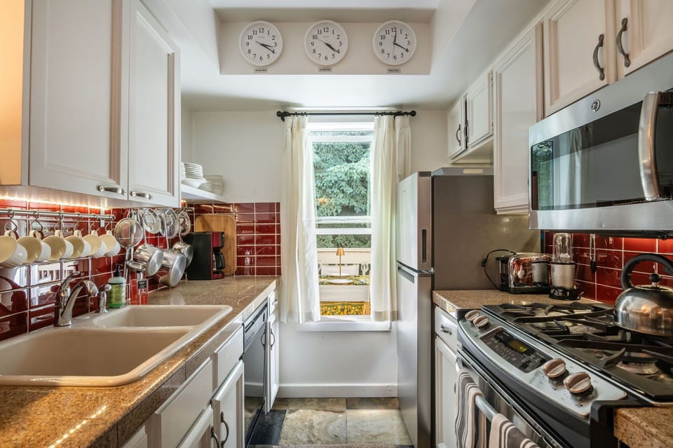 Cozy kitchen with all the amenities you need to make delicious meals. 
