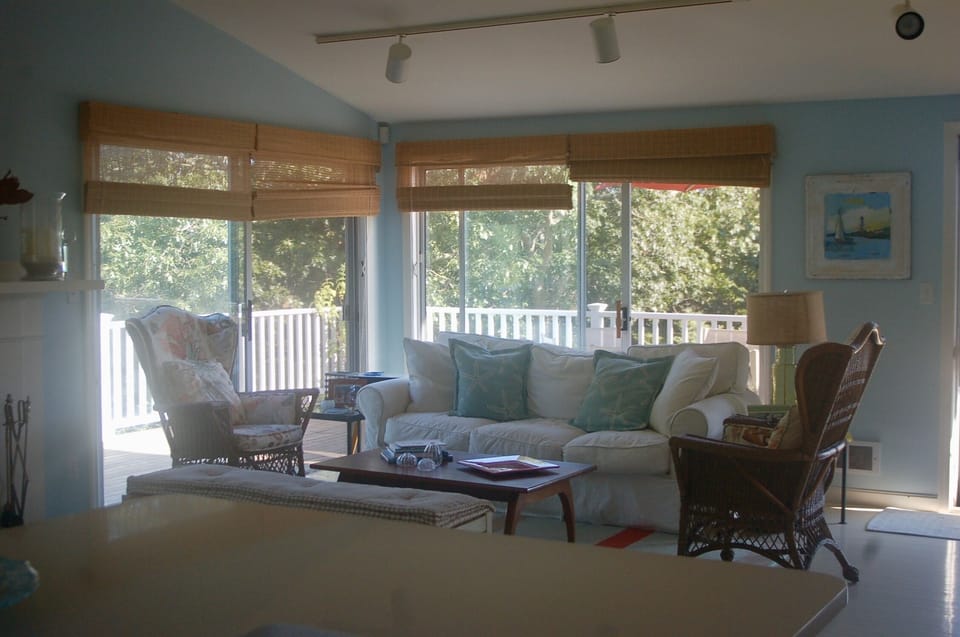 Sunny and bright living room

