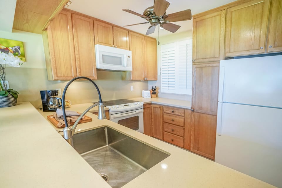 Just bring the chef to prepare your meals and you are set with a full kitchen.