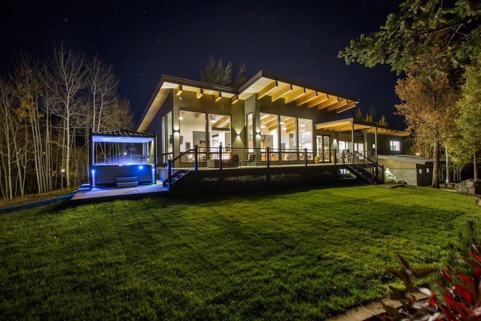 Lodgepole Retreat at night!