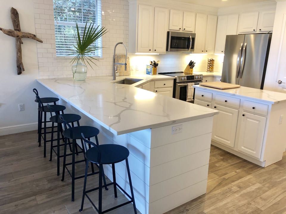 Seating for five at kitchen counter!