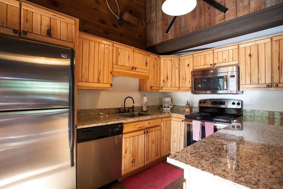 WEST KITCHEN ROOM