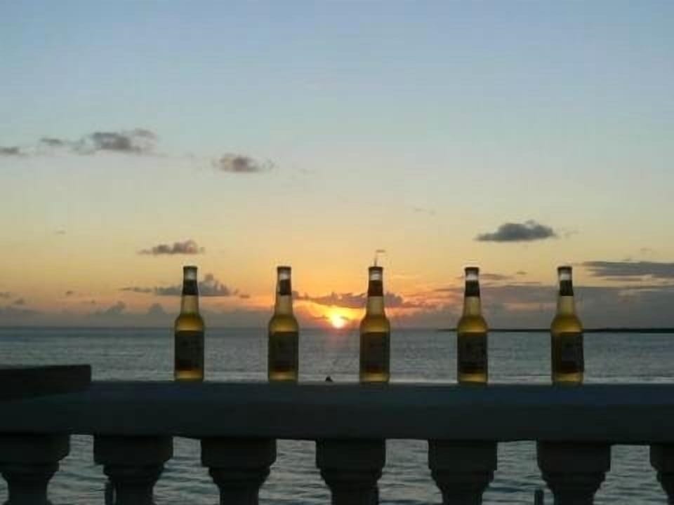 This sunset we rated  5 beers--- but not the best. Next photo is better .