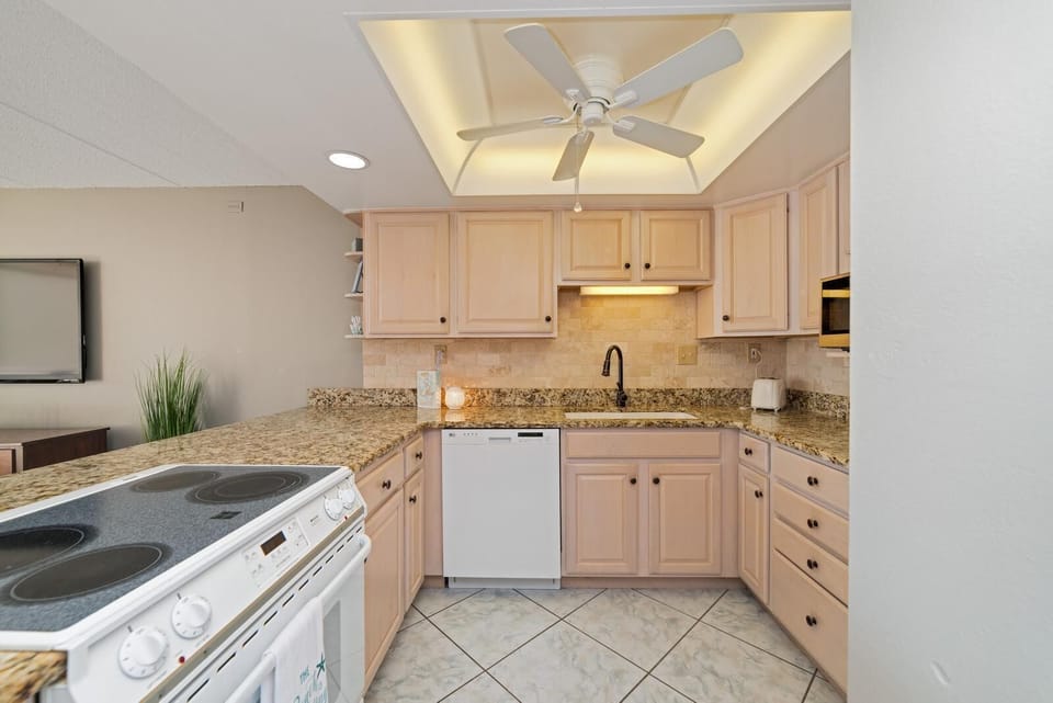 Spacious kitchen with full size appliances