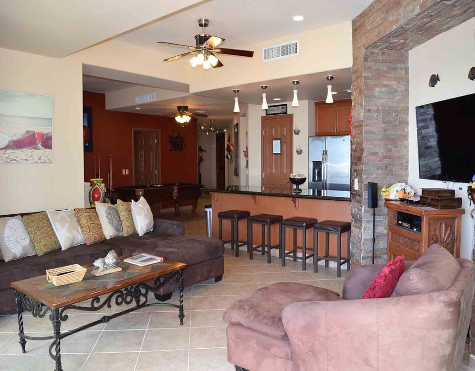 Beautiful comfortable and elegant setting 