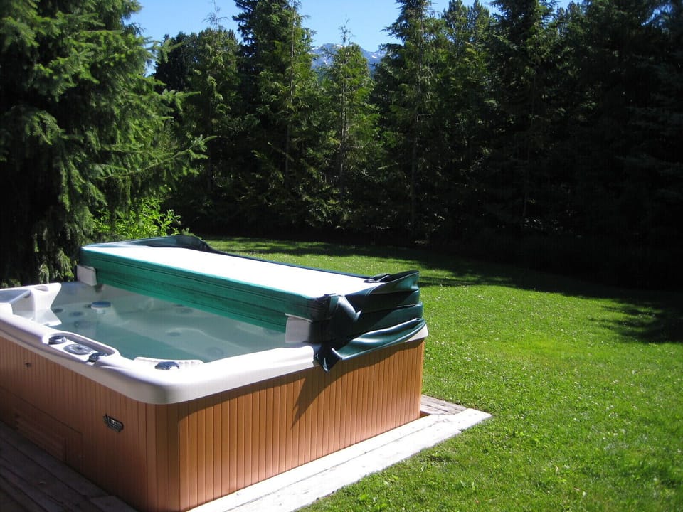 New hot tub installed summer 2014!