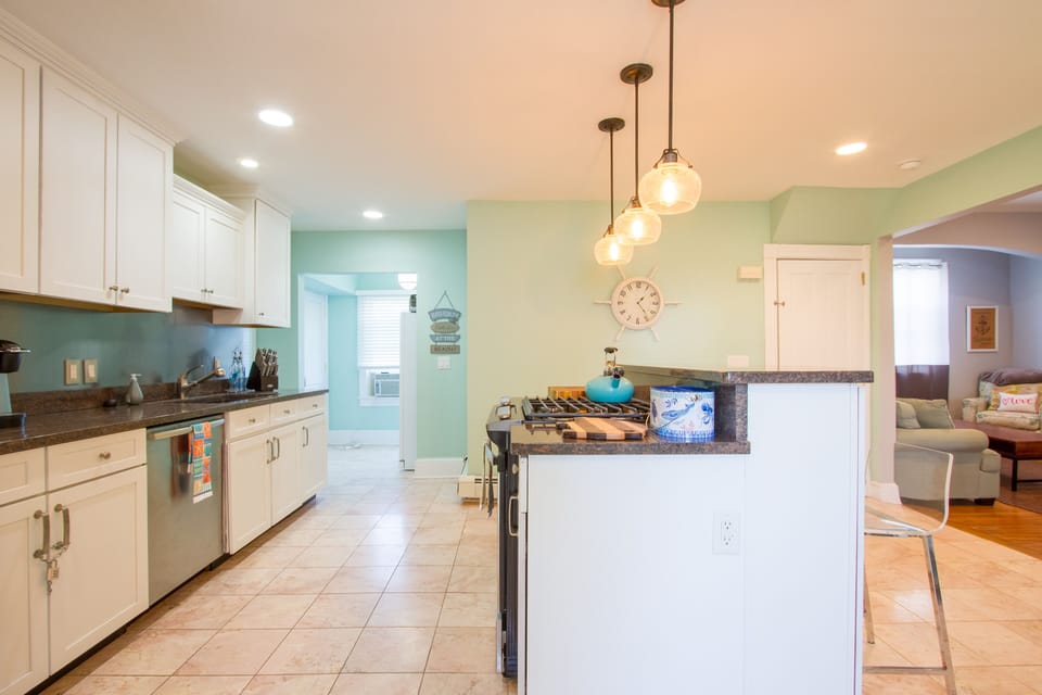 Open Kitchen, stainless appliances, granite, washer/dryer