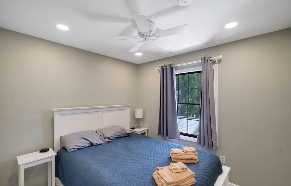 Bedroom 3 (Queen)