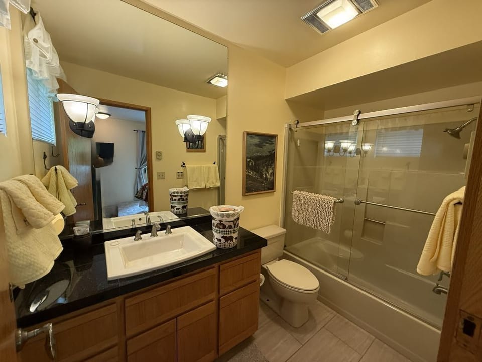 Rendezvous attached bathroom
