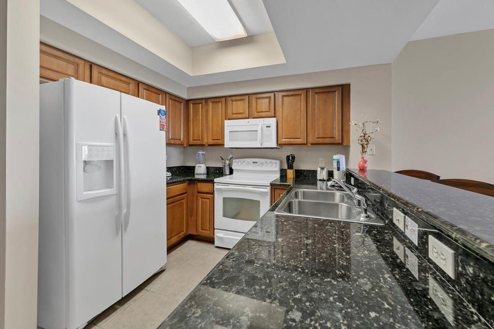 Kitchen with Breakfast Bar