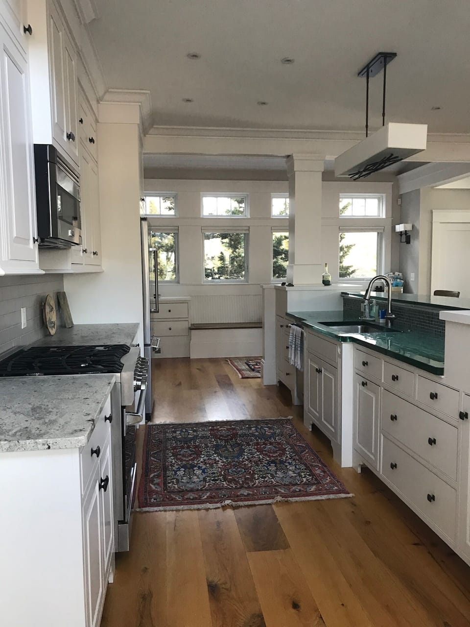 Kitchen with Viking appliances, gas stove,
Fully equipped 