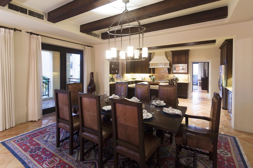 Dining Area & Kitchen