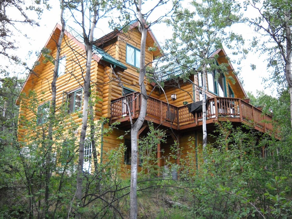 Upper log cottage; includes top two floors