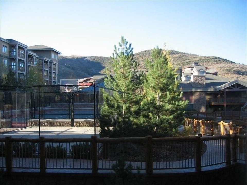 Nice Views from window of mountains, park, tennis court