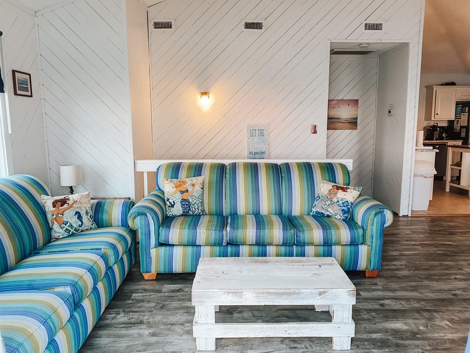Living Room - tons of ocean and beach views! Features flat screen TV/Cable/DVD