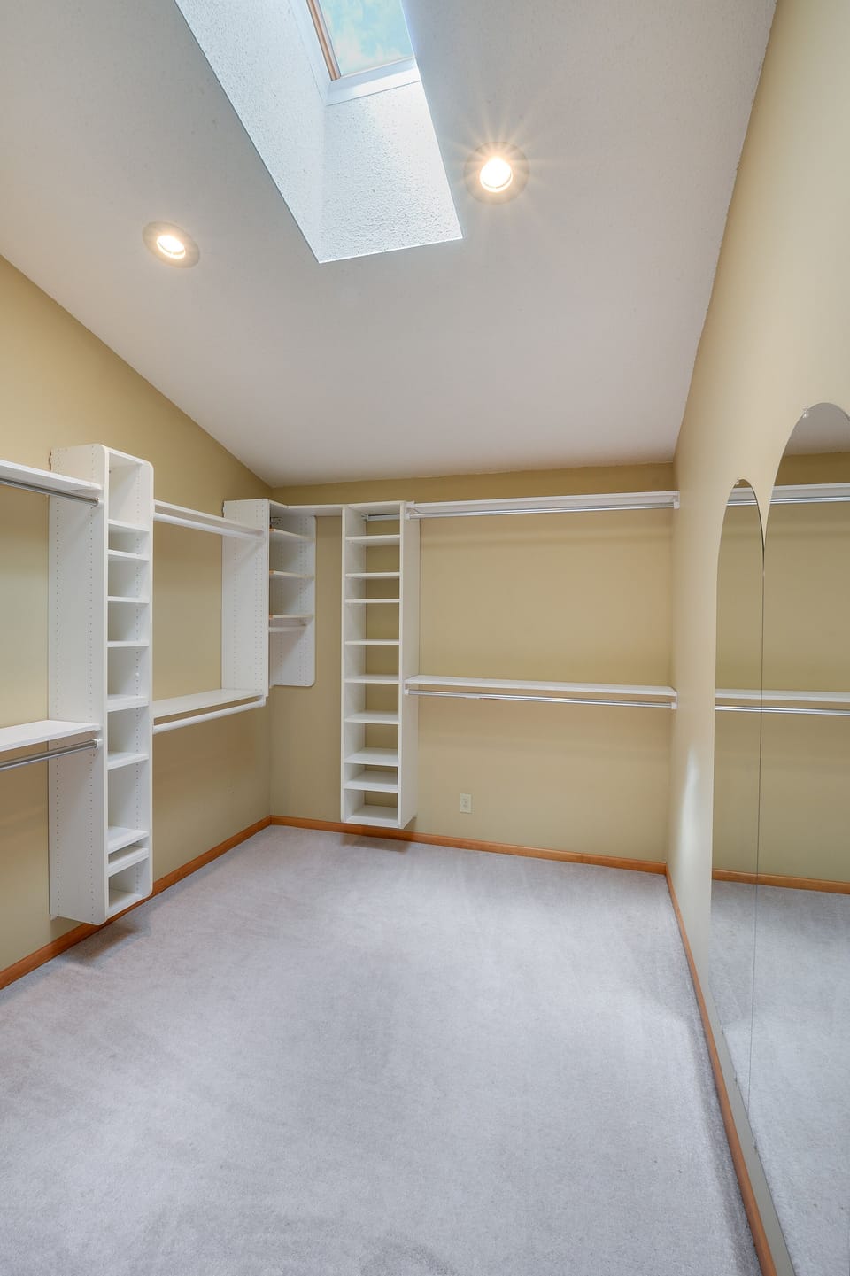 Walk in closet Master bedroom 1
