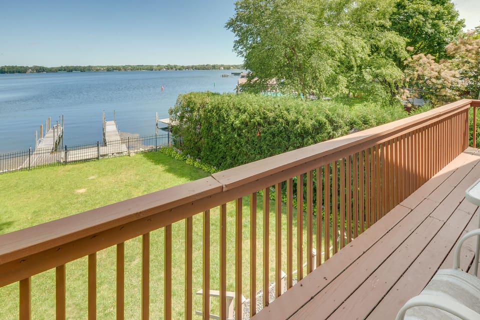 Master bedroom 1 lakeside deck
