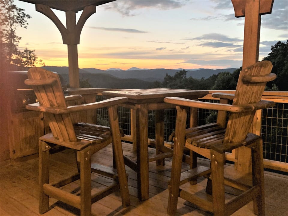 Your front row seats for a glorious mountain sundown 