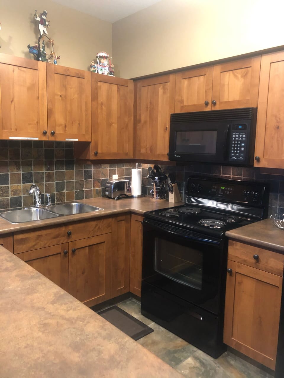 Full size kitchen with everything you need