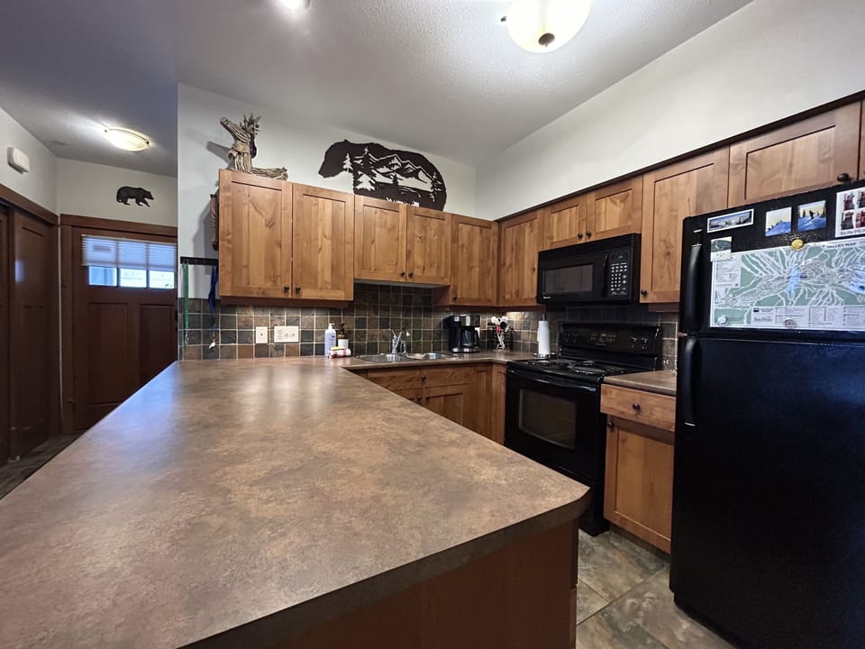 Fully functional kitchen with dishwasher 